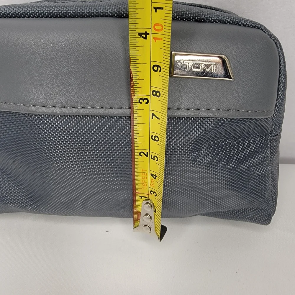 Tumi Gray Unisex‎ Toiletry Bag
